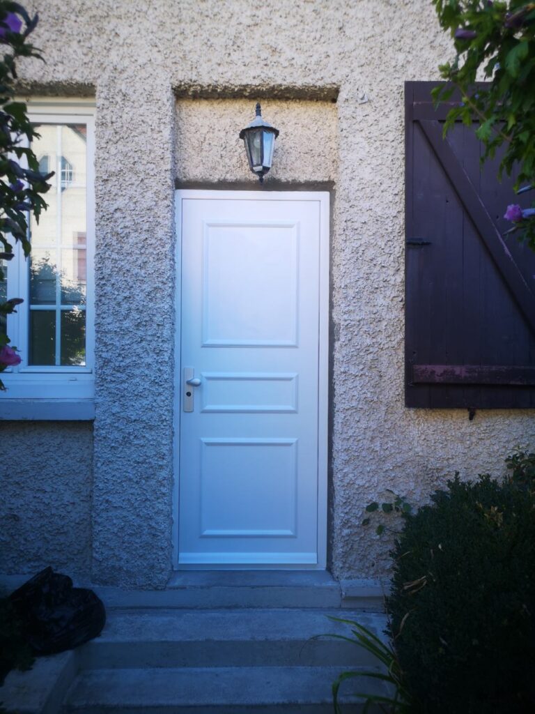 Bloc porte pavillonnaire avec moulure (1)