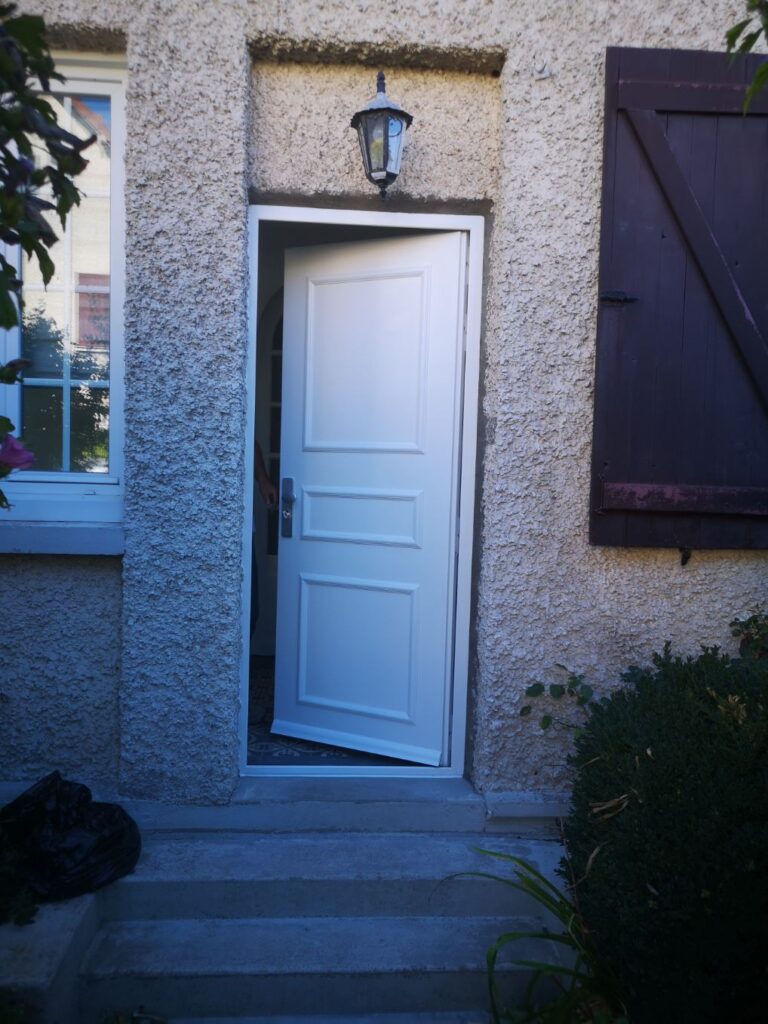 Bloc porte pavillonnaire avec moulure (2)