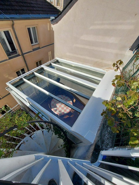 Boulogne (92) Volet de toit ROLAX BUBENDORFF sur veranda (1)