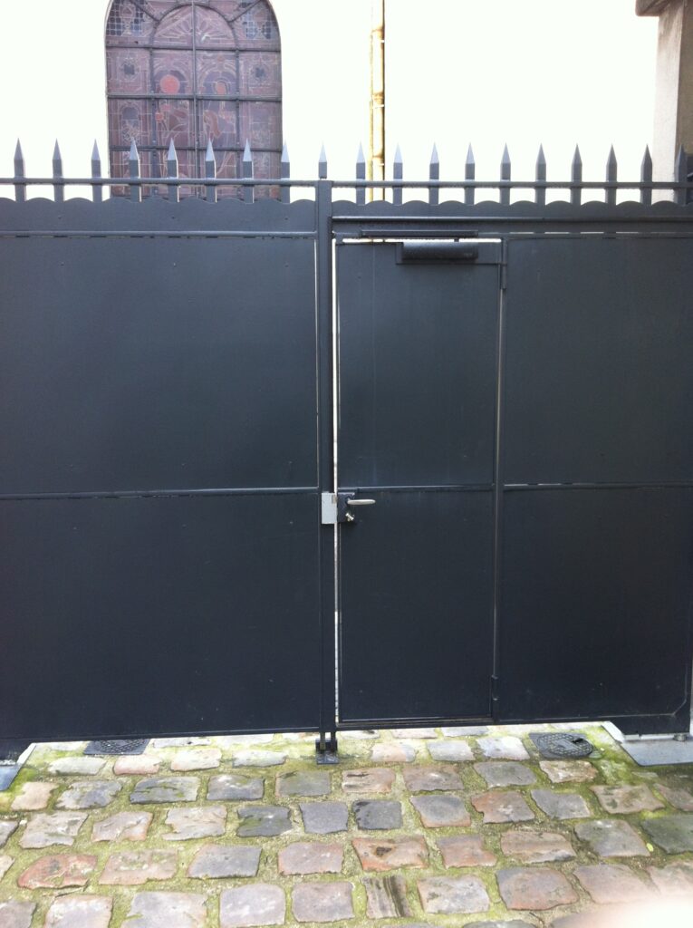 Motorisation d'un portail en fer (2)