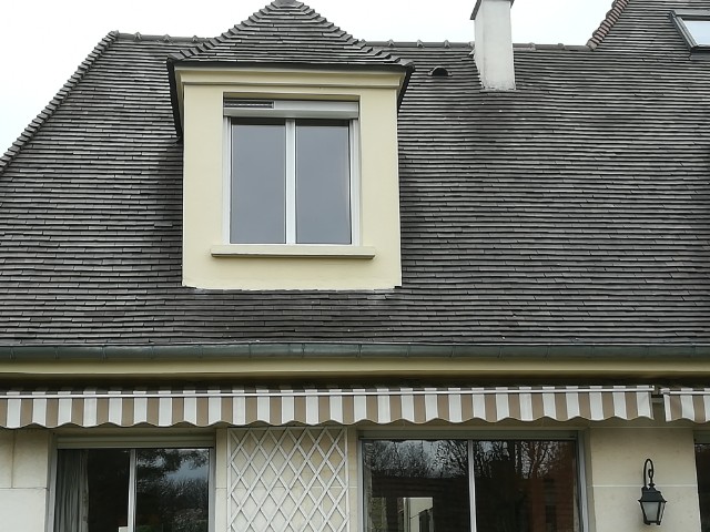 Pose de menuiserie aluminium avec volet monobloc solaire (2)