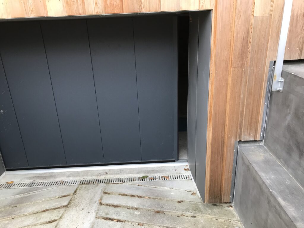 Porte de garage à refoulement latérale