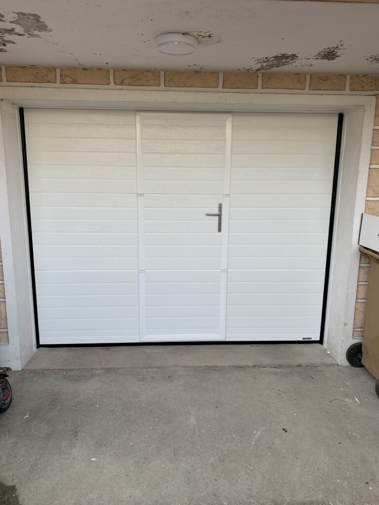 Porte de garage avec portillon (2)