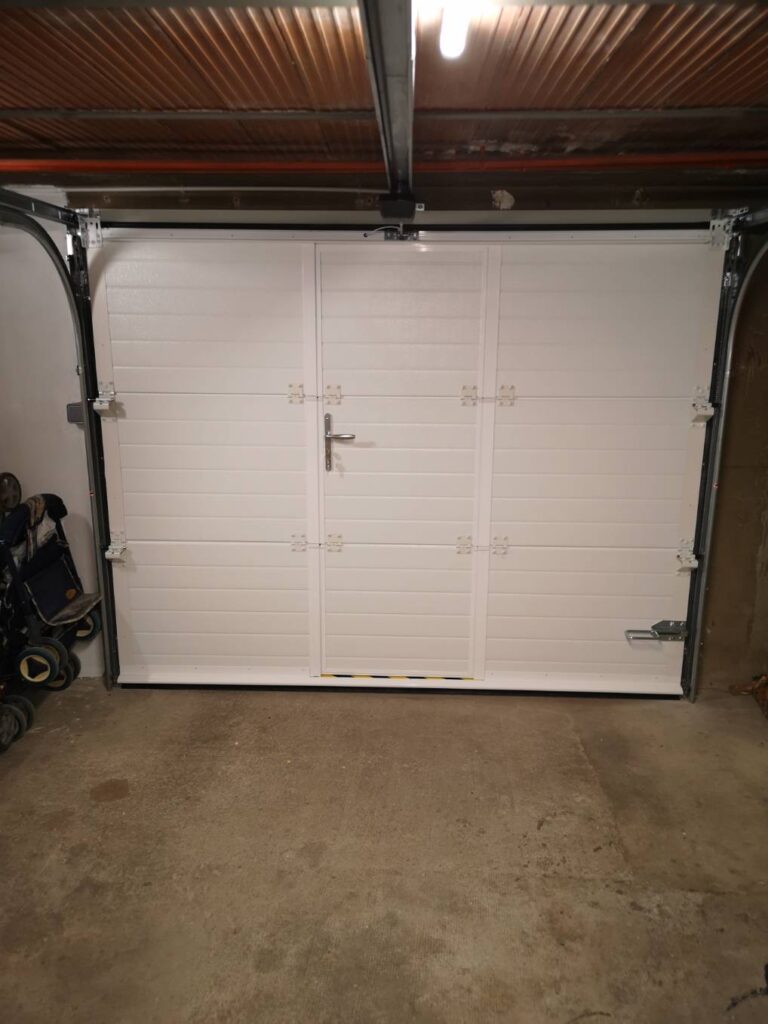 Porte de garage avec portillon (3)