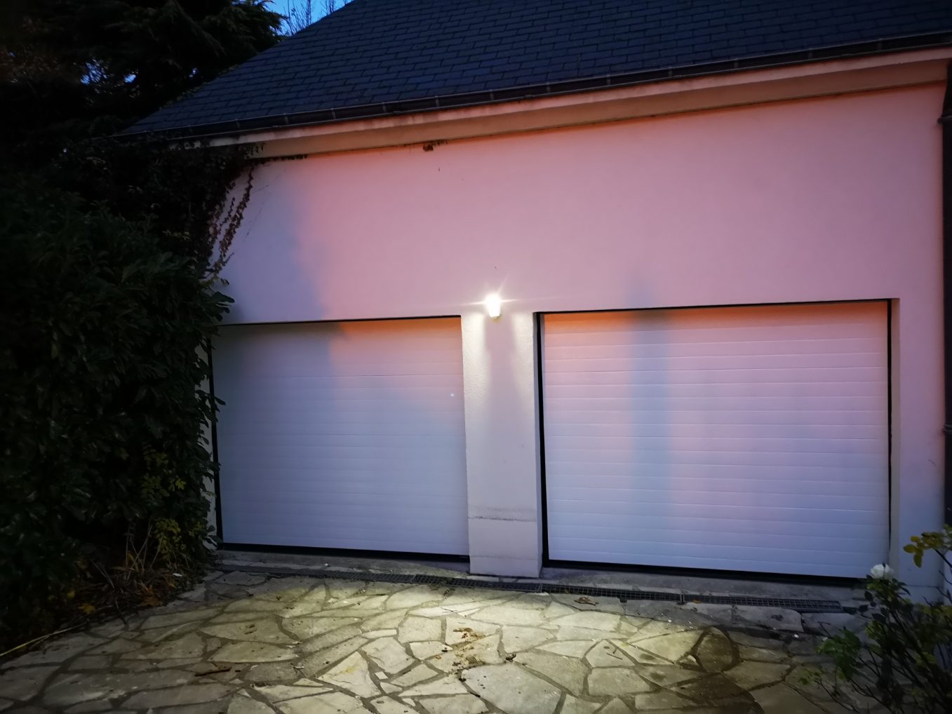 Fourniture et pose de 2 portes de garages