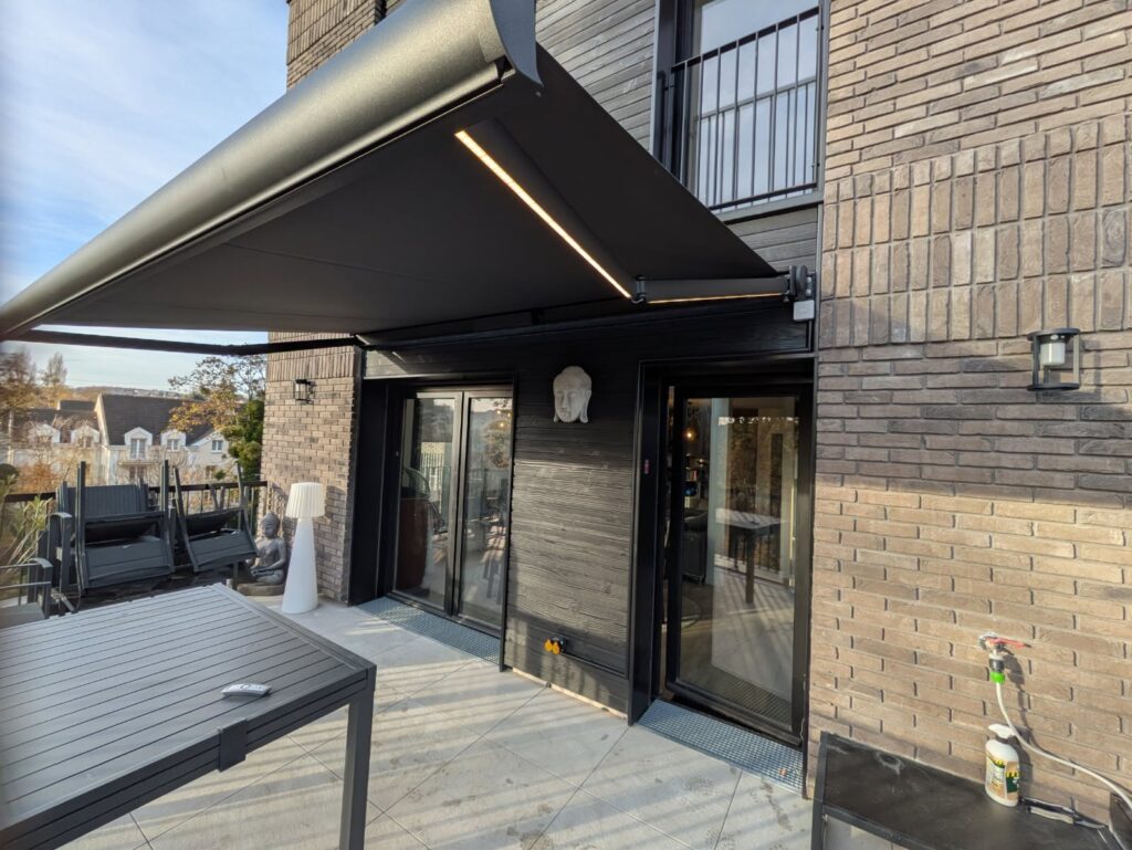 Store banne Coffre leds COMPACTO - Massy (2)
