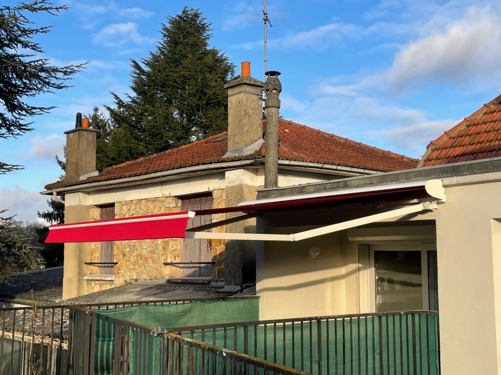 Store banne avec auvent (2)