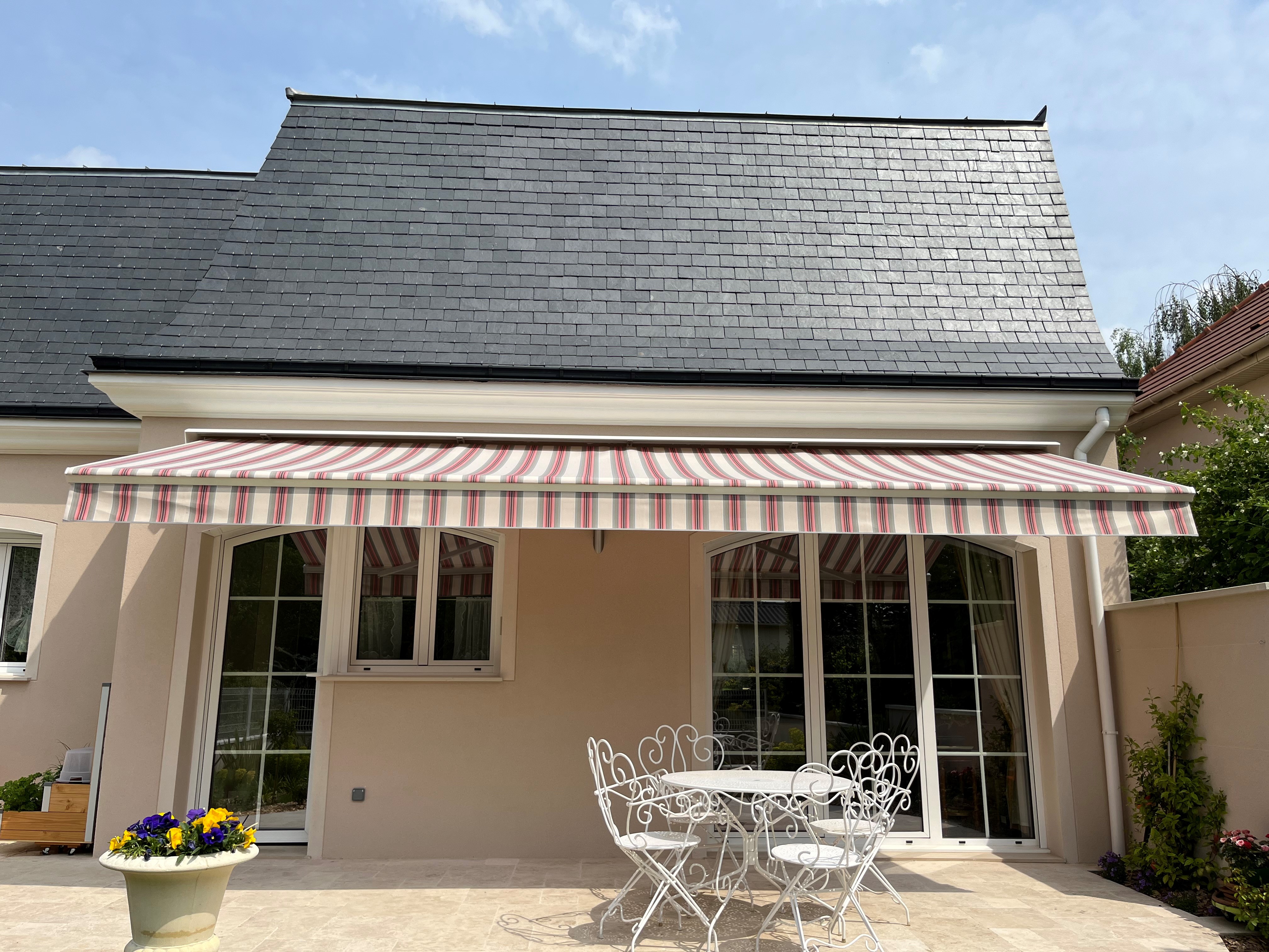 Store banne horizon avec auvent