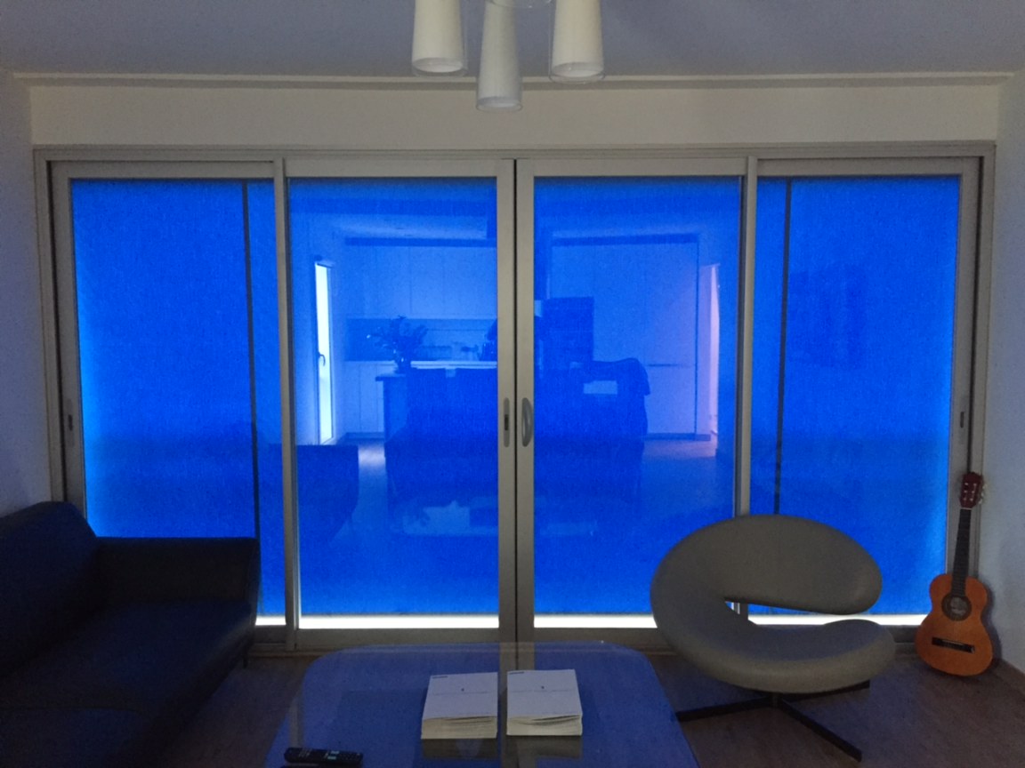 Store vertical bleu velizy