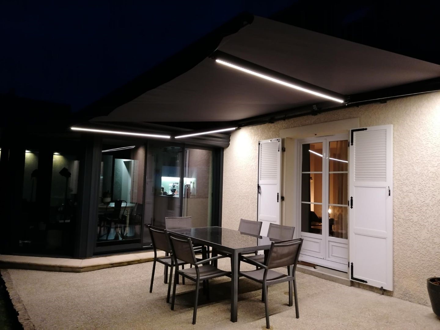 Stores banne avec elclairage LEDS dans les bras (1)