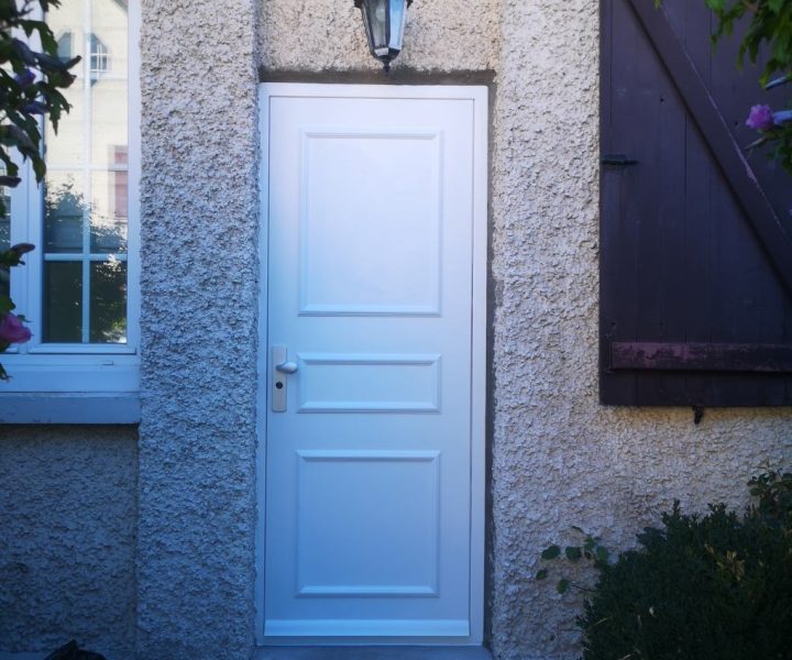 Bloc porte pavillonnaire avec moulure (1)