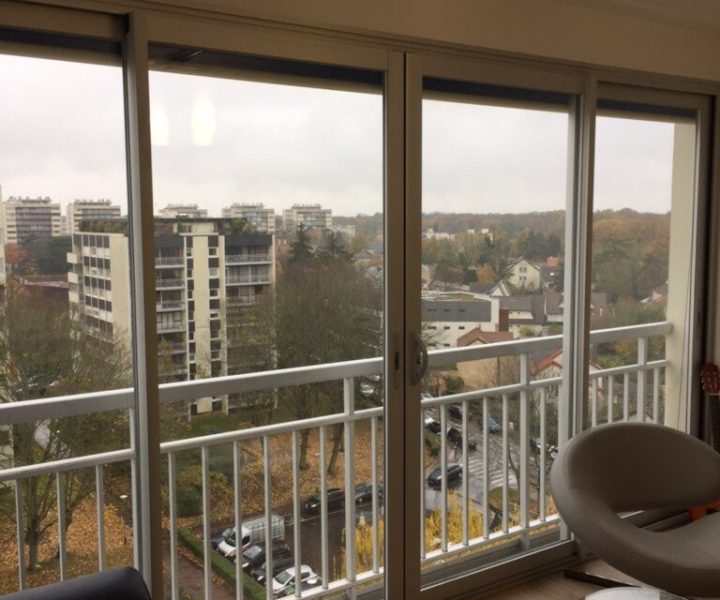 Fermeture de balcon par menuiserie aluminium 4 vantaux (1)