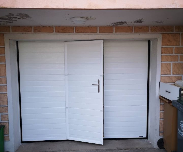 Porte de garage avec portillon (1)