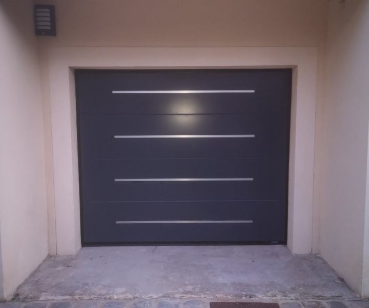 Fourniture et pose d'une porte de garage sectionnelle Modèle Lignée