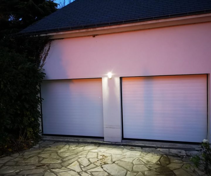 Fourniture et pose de 2 portes de garages