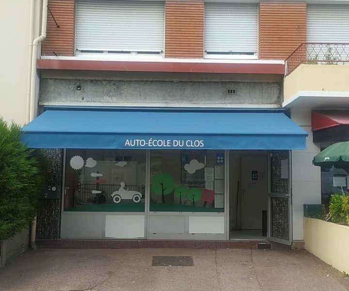 STORE BANNE AVEC LAMBREQUIN LUMINEUX (1)