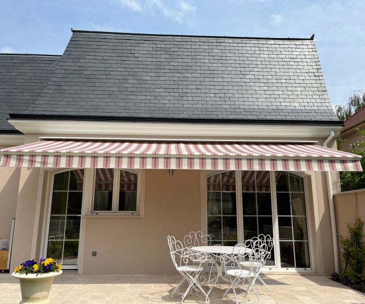 Store banne horizon avec auvent