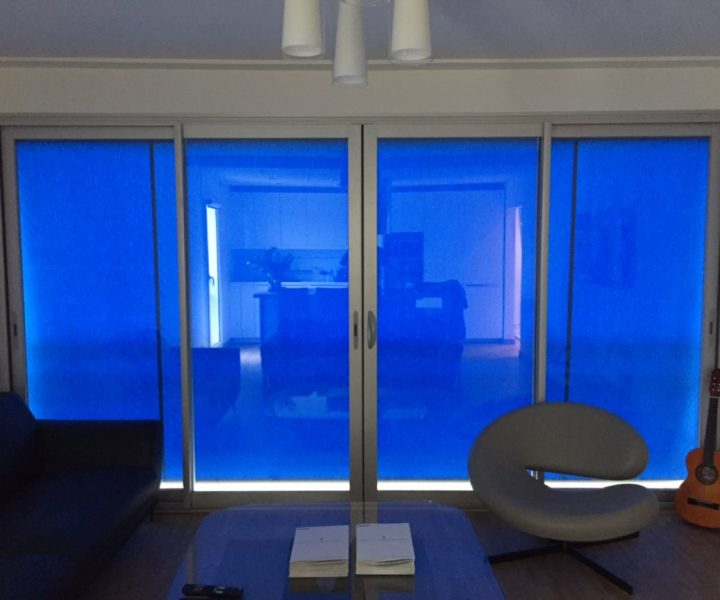 Store vertical bleu velizy