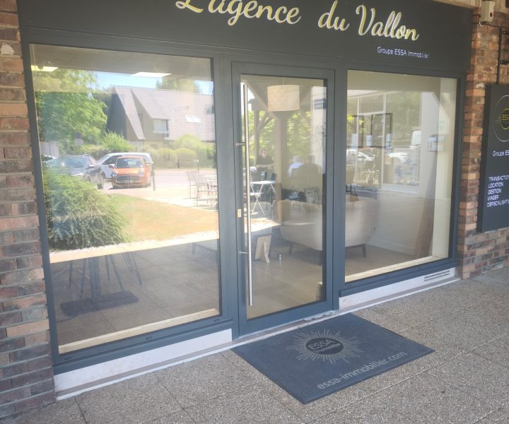 Vitrine du magasin à Chaveney 78450