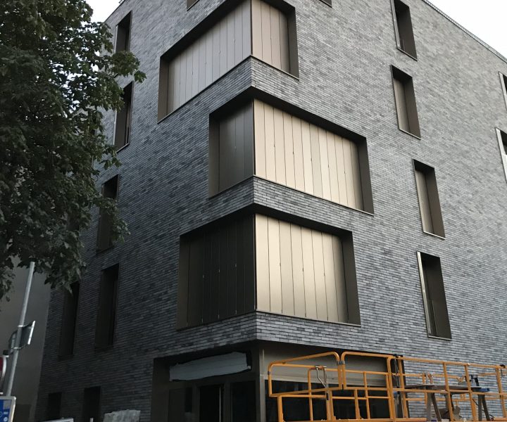 Volet-pliant-coulissant-anodise-bronze-LALLEMANT-Paris 13 (2)